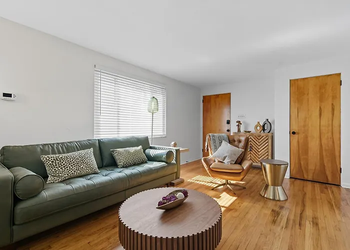 Modern 30 Day Near Downtown Hospitals Holiday home Pittsburgh