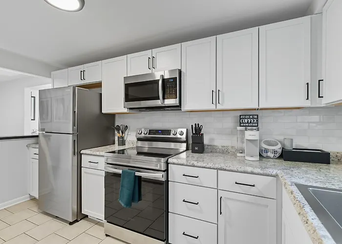 Modern 30 Day Near Downtown Hospitals * Pittsburgh