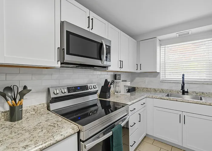Modern 30 Day Near Downtown Hospitals Pittsburgh