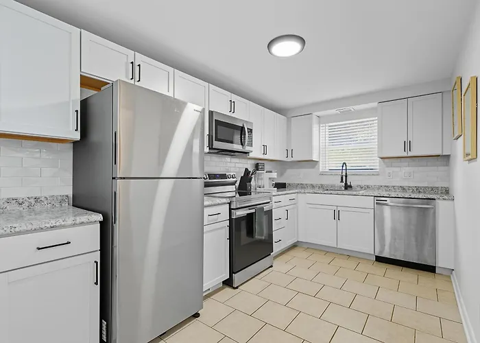 Modern 30 Day Near Downtown Hospitals * Pittsburgh