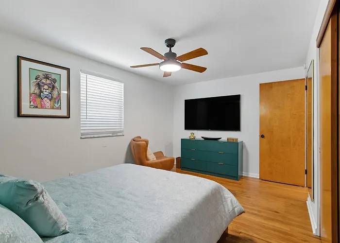 Modern 30 Day Near Downtown Hospitals Holiday home *