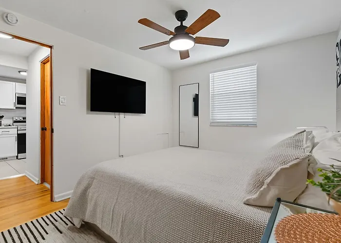 Holiday home Modern 30 Day Near Downtown Hospitals